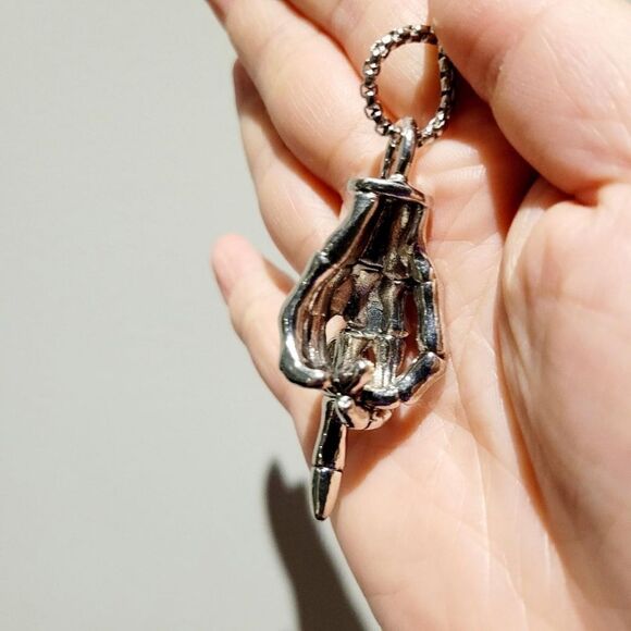 Brand New Silver Funny Finger Necklace - Picture 8 of 9